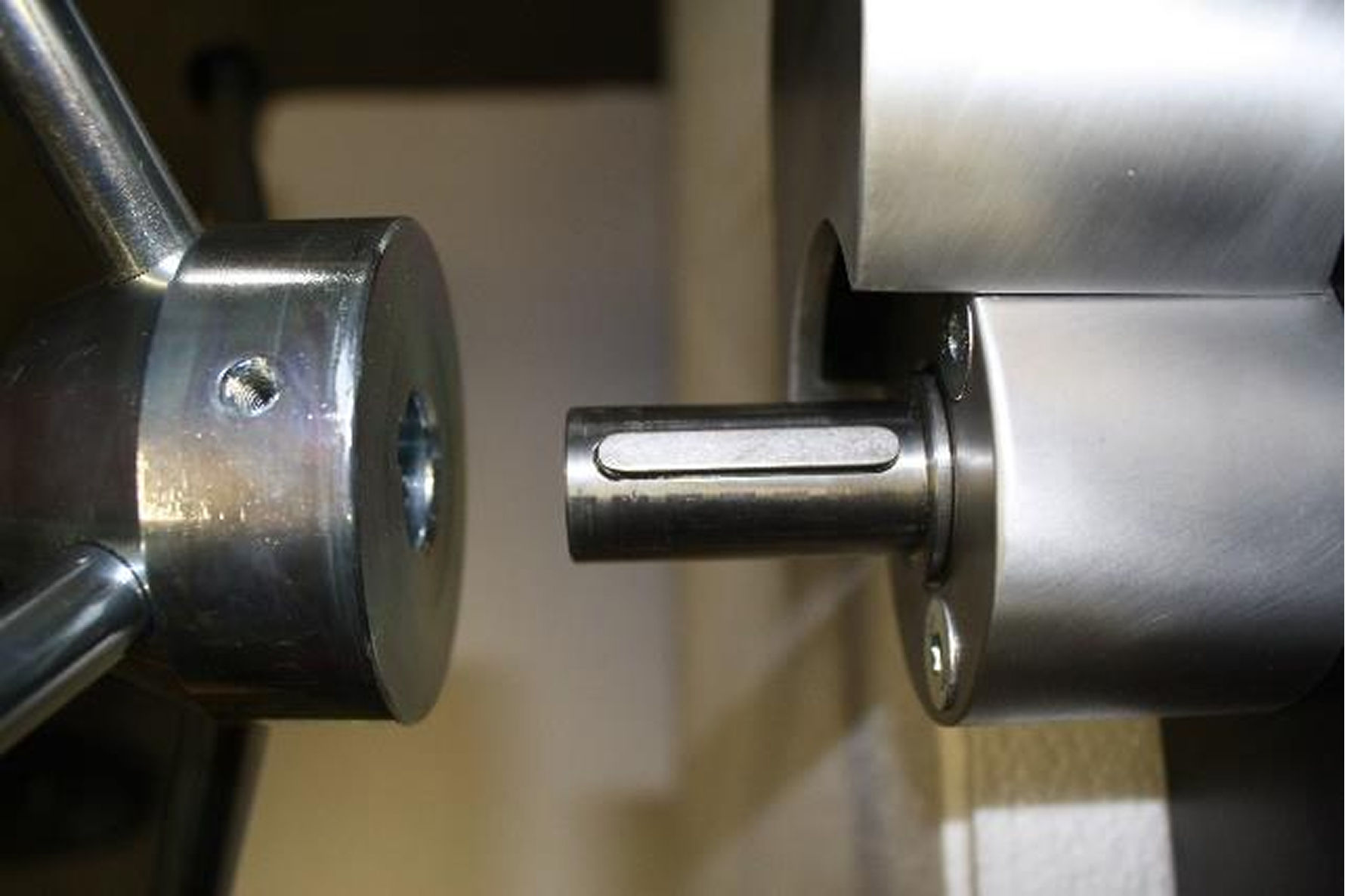 Avvitare le razze saldamente